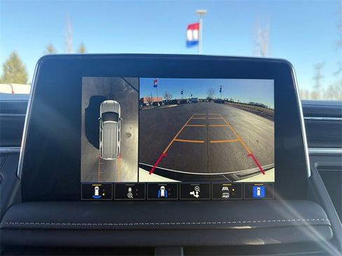 Used 2024 GMC Yukon SLT w/ SLT Luxury Package image 31