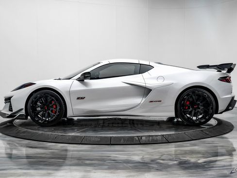 Used 2023 Chevrolet Corvette Z06 w/ Z07 Performance Package image 10
