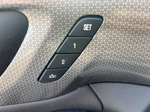 Used 2023 Chevrolet Traverse Premier AWD/4WD image 19