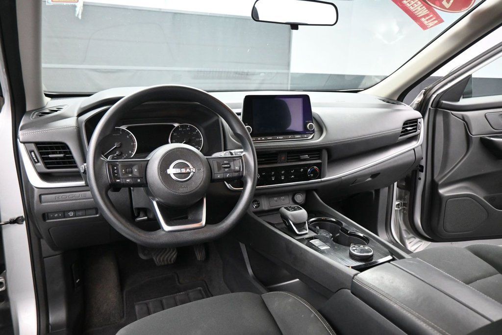 Used 2024 Nissan Rogue S AWD/4WD image 9
