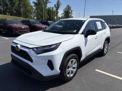 Used 2023 Toyota RAV4 LE FWD image 3