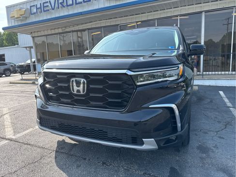 Used 2024 Honda Pilot Touring image 4