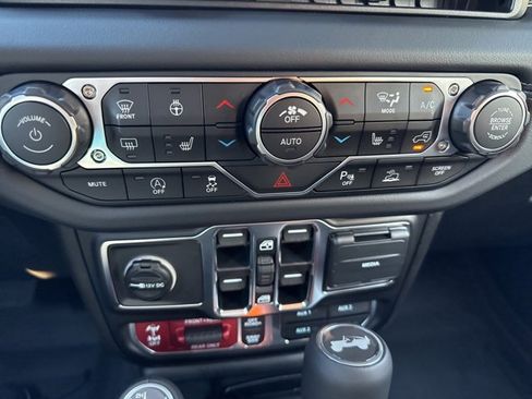 New 2025 Jeep Wrangler Unlimited Rubicon image 30