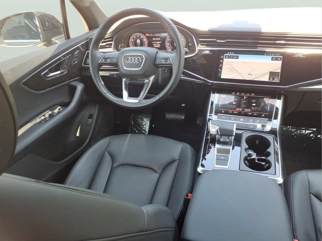 Used 2023 Audi Q7 2.0T Premium w/ Convenience Package AWD/4WD image 6