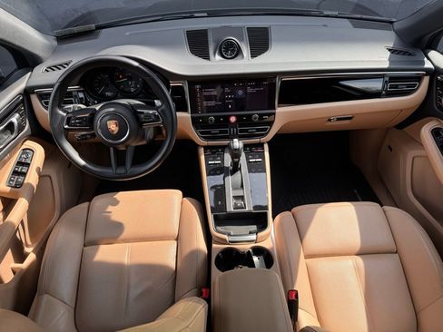 Certified 2024 Porsche Macan image 17