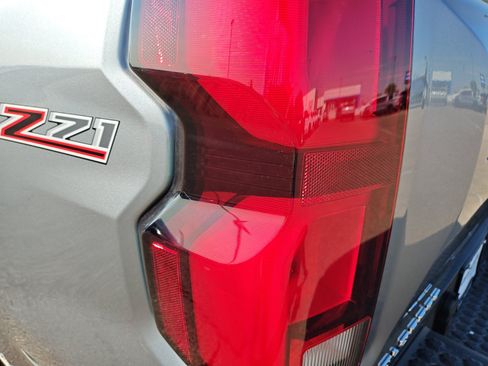 Used 2026 Chevrolet Colorado Z71 w/ Technology Package AWD/4WD image 25