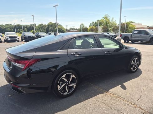 Used 2023 Hyundai Elantra Limited FWD image 4