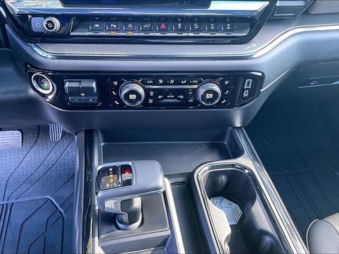 Used 2022 Chevrolet Silverado 1500 ZR2 w/ Technology Package image 11