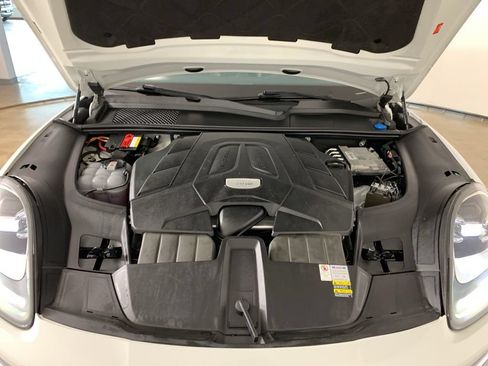 Used 2022 Porsche Cayenne AWD/4WD image 45