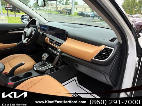 Certified 2024 Kia Seltos EX AWD/4WD image 12