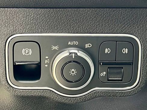 Certified 2025 Mercedes-Benz GLB 250 4MATIC image 15