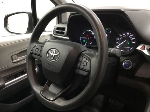 Used 2023 Toyota Sienna LE image 29