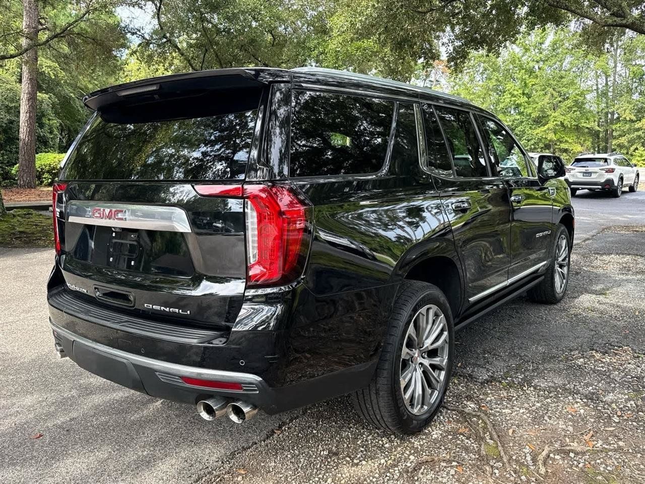 Used 2021 GMC Yukon Denali w/ Denali Premium Package AWD/4WD image 5