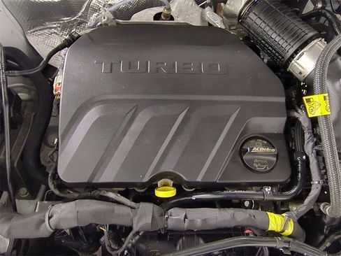 Certified 2025 Chevrolet Trax LT w/ Driver Confidence Package image 27