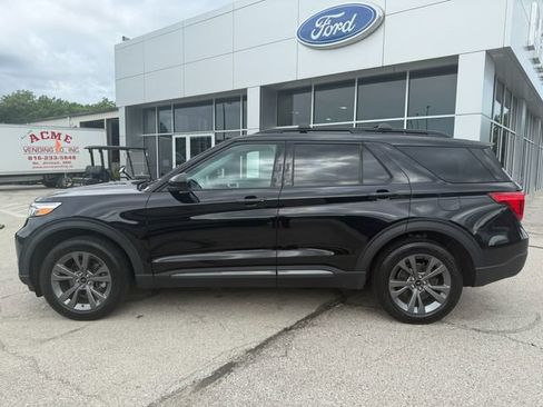Used 2023 Ford Explorer XLT w/ Equipment Group 202A AWD/4WD image 4