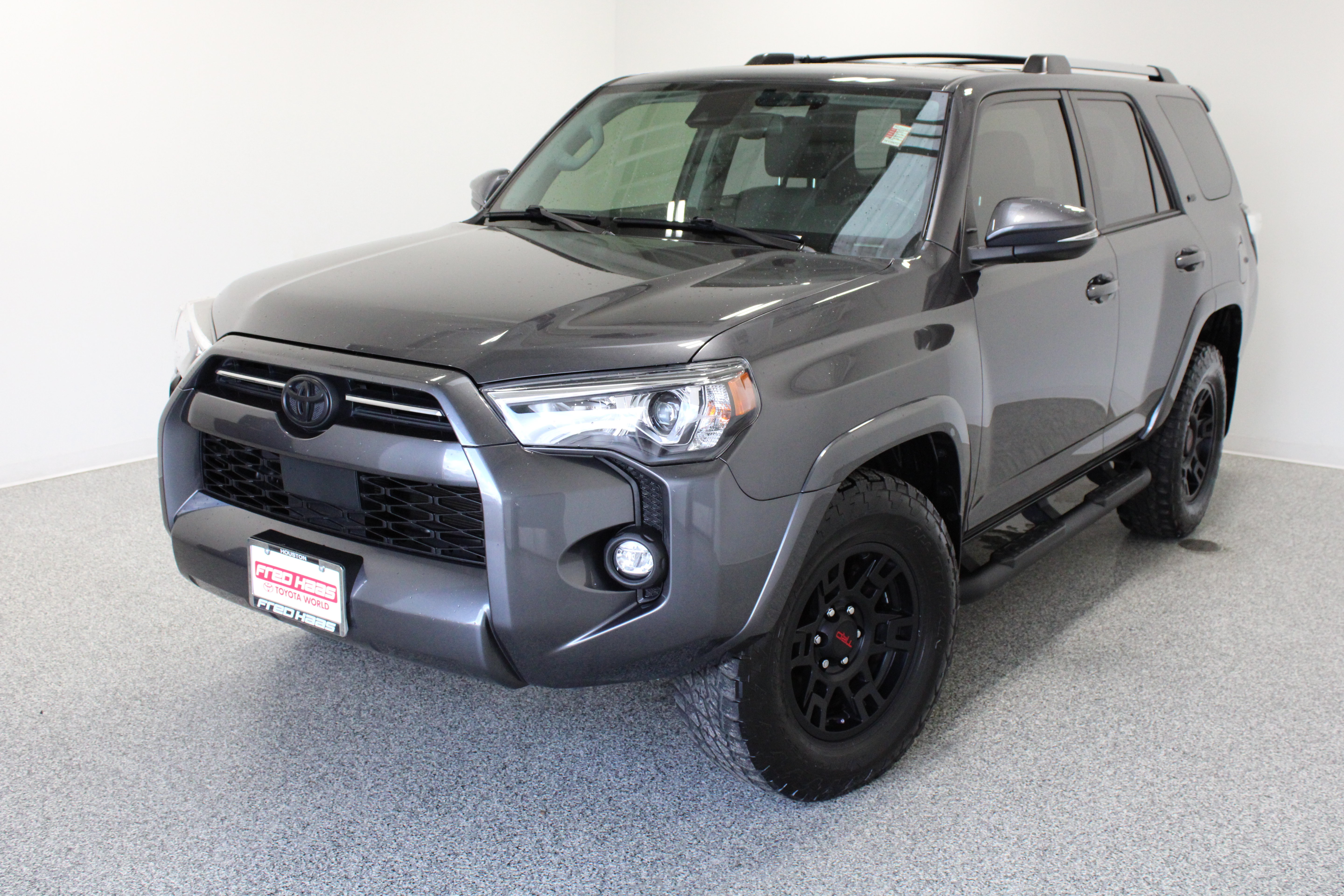 Used 2023 Toyota 4Runner SR5 Premium w/ Moonroof Package RWD image 2