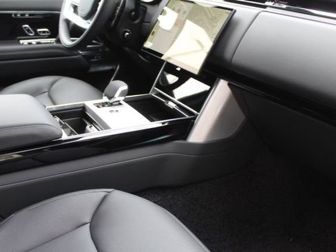 New 2025 Land Rover Range Rover SE image 24