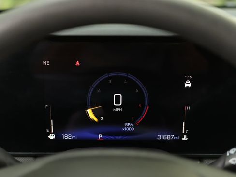 Used 2025 Chevrolet TrailBlazer LT FWD image 11