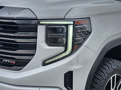 Used 2024 GMC Sierra 1500 AT4 w/ Technology Package AWD/4WD image 7