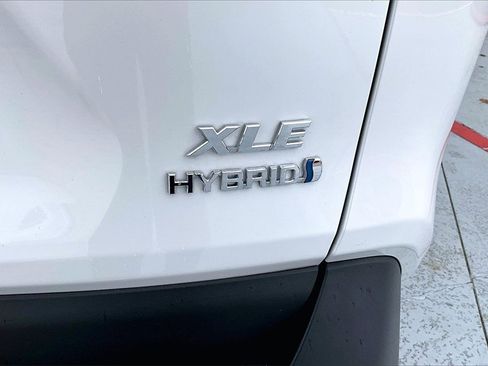 Used 2023 Toyota RAV4 XLE Premium image 21