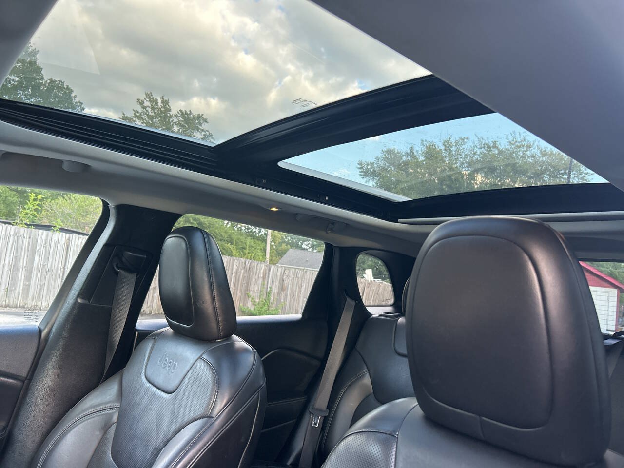Used 2019 Jeep Cherokee Limited FWD image 15
