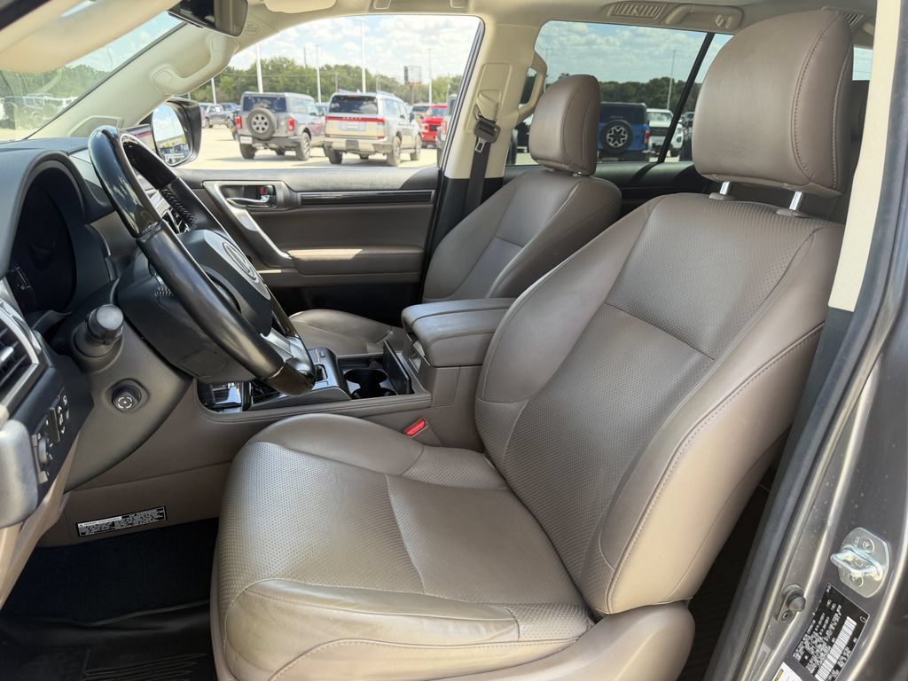 Used 2023 Lexus GX 460 Luxury w/ Accessory Package AWD/4WD image 24