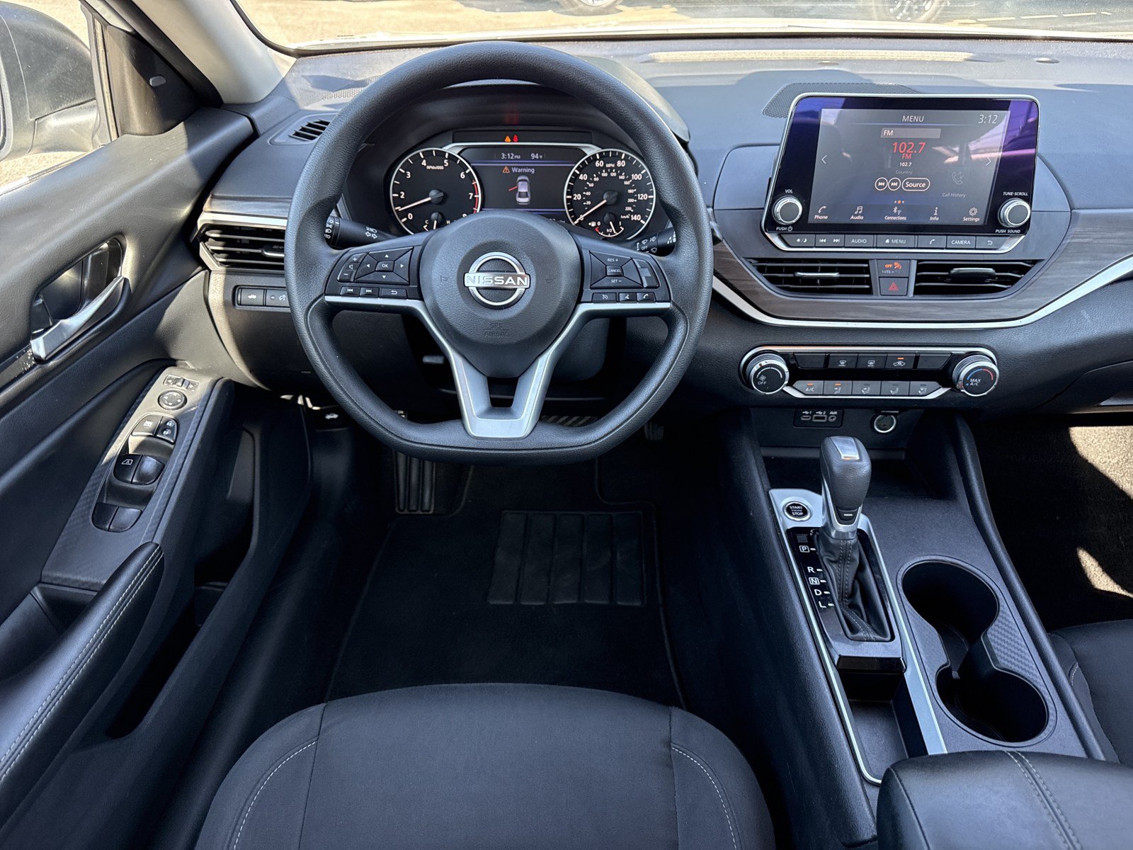 Used 2025 Nissan Altima 2.5 SV FWD image 15