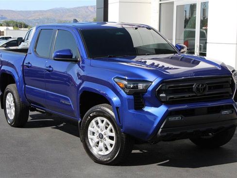 Used 2025 Toyota Tacoma SR5 AWD/4WD image 2
