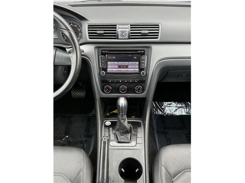 Used 2015 Volkswagen Passat 1.8T Limited Edition FWD image 16