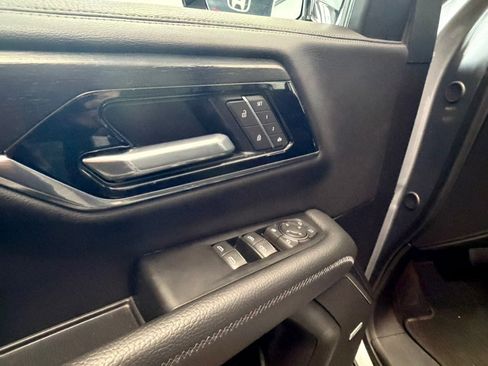 Used 2025 GMC Yukon Denali AWD/4WD image 23