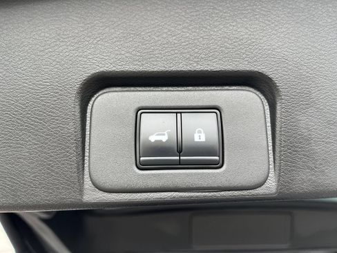 Used 2025 Nissan Rogue SV AWD/4WD image 24