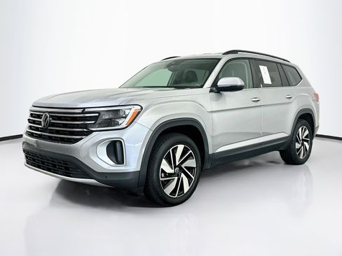 Used 2025 Volkswagen Atlas SE AWD/4WD image 3
