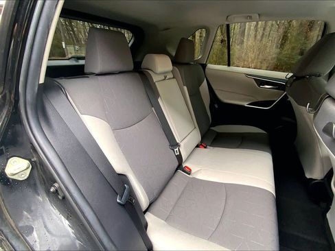 Used 2020 Toyota RAV4 XLE image 19