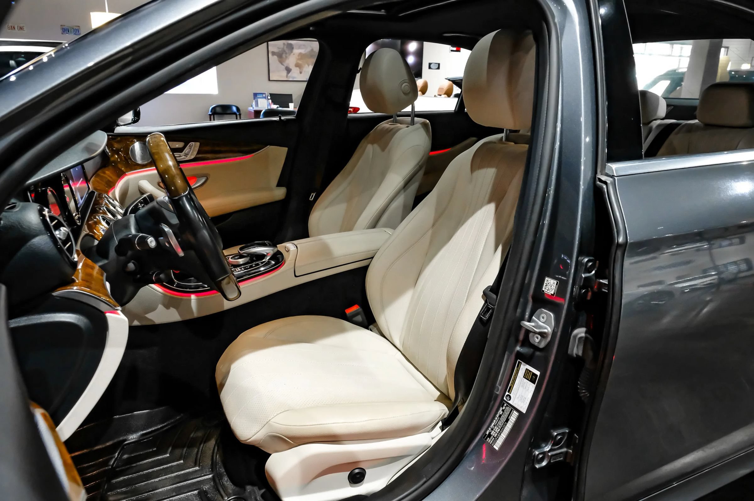 Used 2018 Mercedes-Benz E 300 image 34