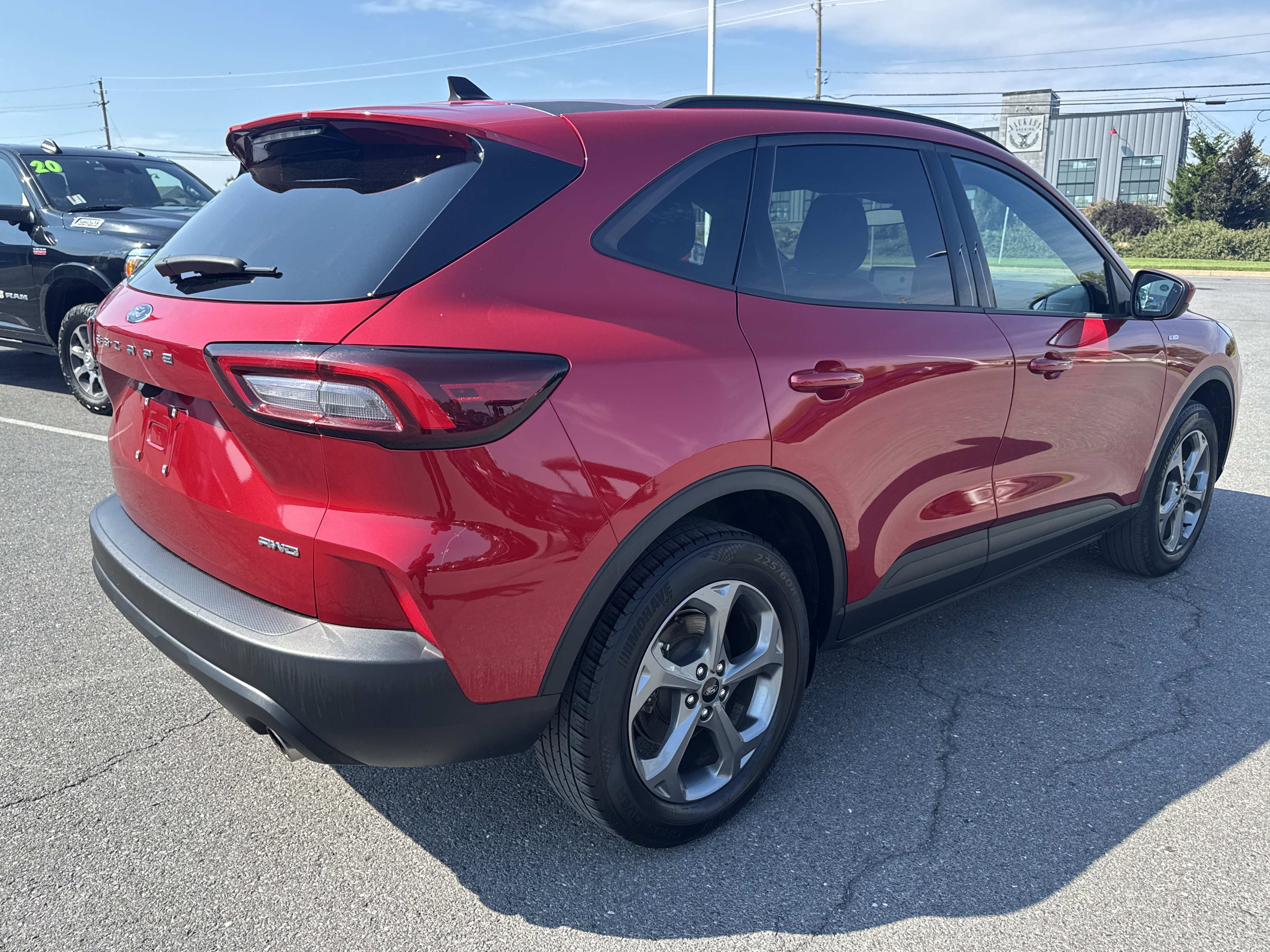 Used 2025 Ford Escape ST-Line Select AWD/4WD image 3
