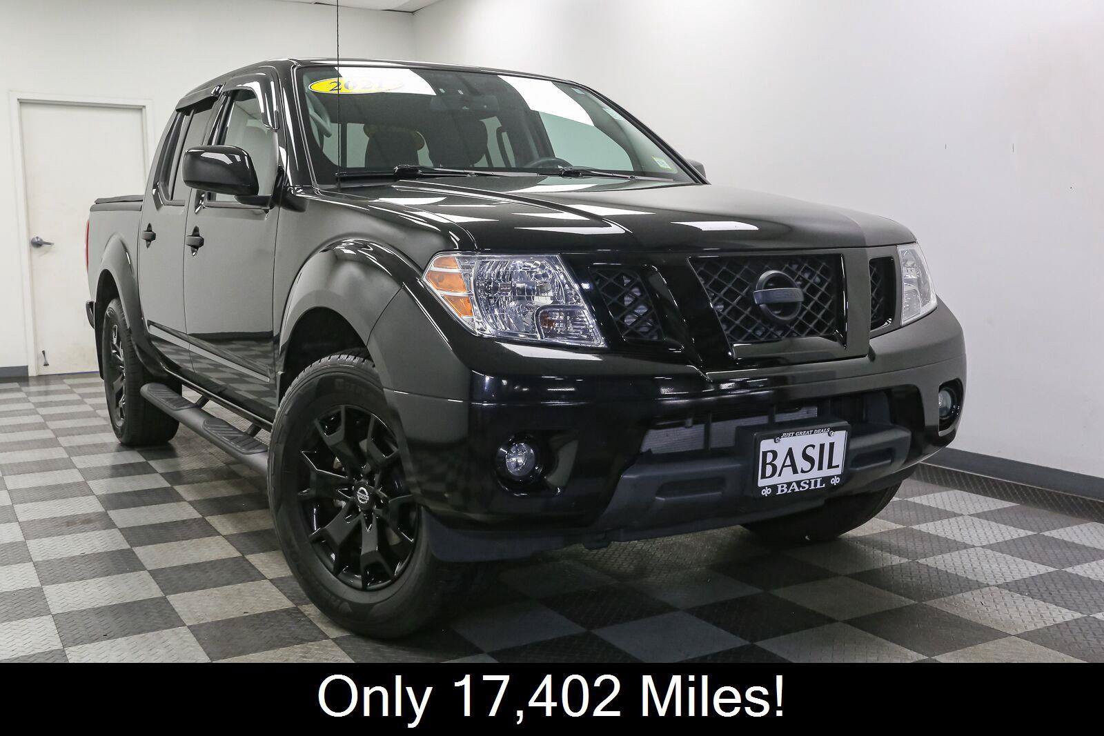 Used 2021 Nissan Frontier SV w/ Midnight Edition Floor Mats AWD/4WD image 2
