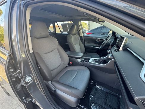 Used 2025 Toyota RAV4 XLE image 38