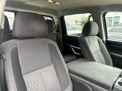 Used 2022 Nissan Titan SV image 14