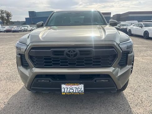 Used 2025 Toyota Tacoma 4x4 Double Cab image 2