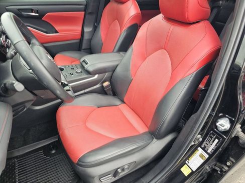 Used 2023 Toyota Highlander XSE image 6