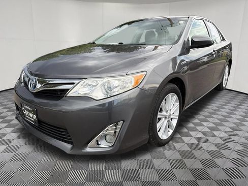 Used 2014 Toyota Camry XLE w/ Leather Package FWD image 3