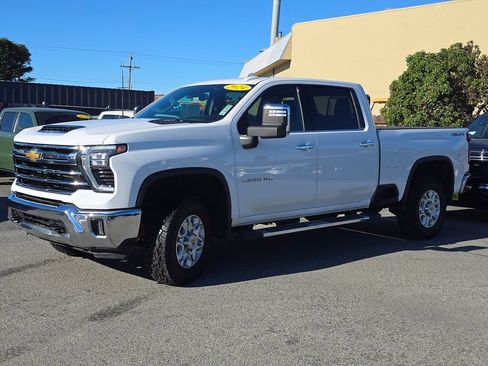 Used 2024 Chevrolet Silverado 2500 LTZ image 2
