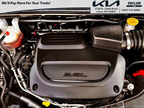 Used 2023 Chrysler Pacifica Touring-L FWD image 25