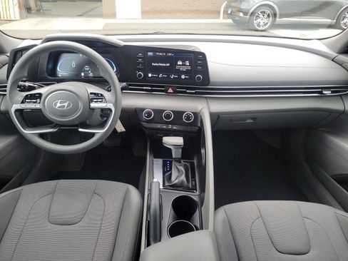 Certified 2025 Hyundai Elantra SE w/ Cargo Package image 14