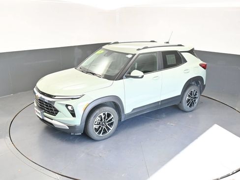 Used 2025 Chevrolet TrailBlazer LT AWD/4WD image 47