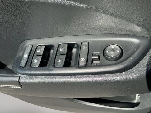 Used 2022 Hyundai Venue Limited FWD image 12