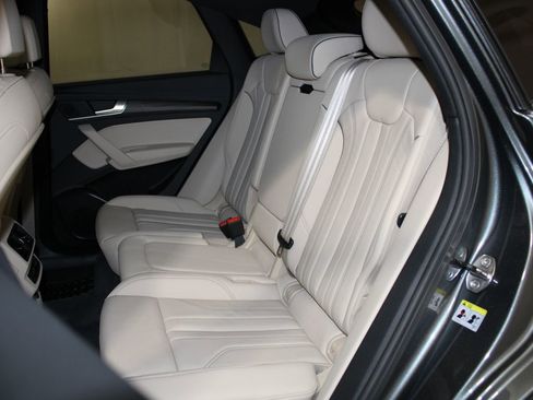 Certified 2025 Audi Q5 2.0T Premium image 19