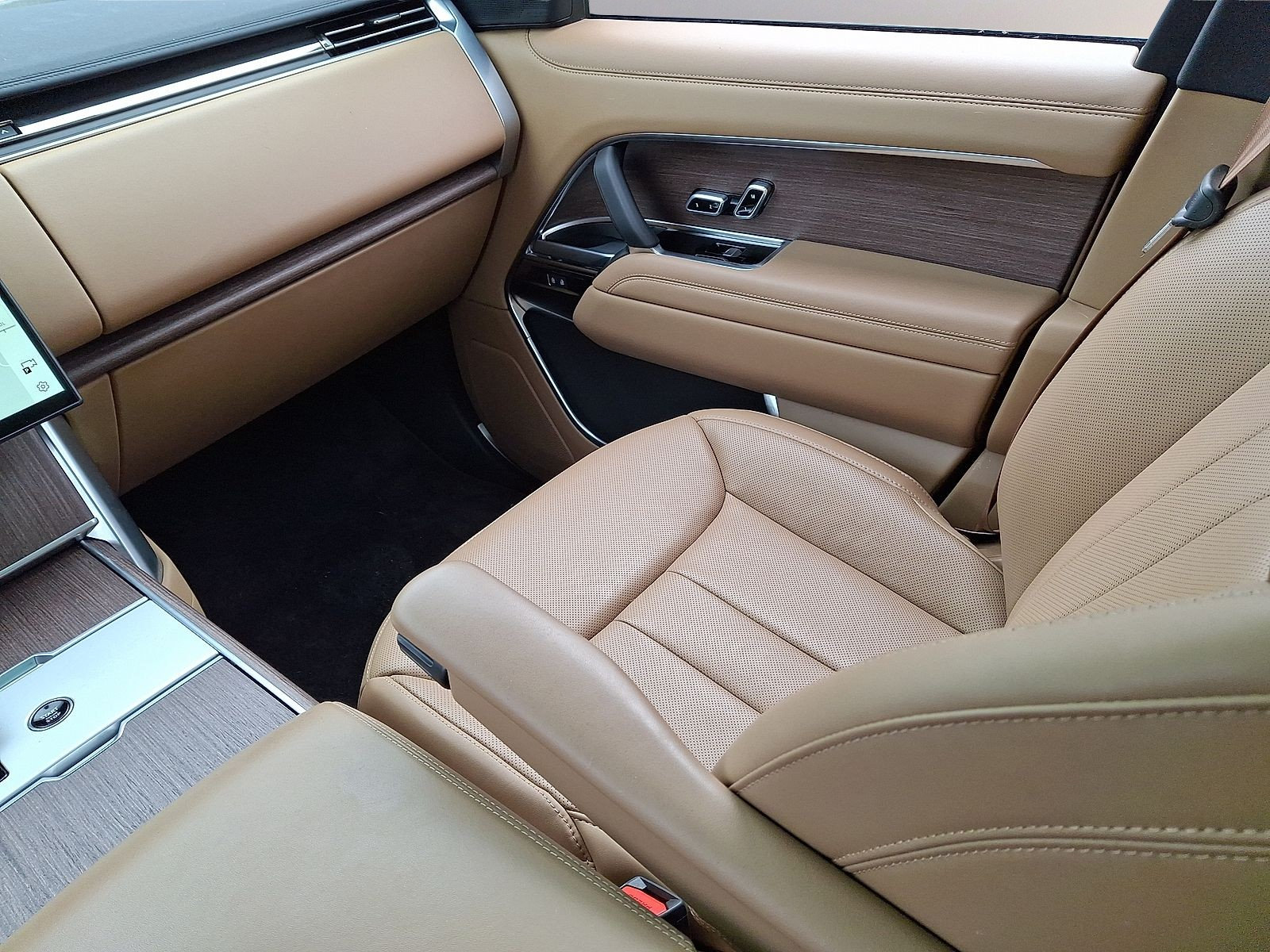 Certified 2026 Land Rover Range Rover SE AWD/4WD image 4
