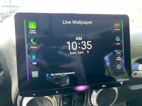 Used 2014 Jeep Wrangler Unlimited Rubicon w/ Connectivity Group AWD/4WD image 15