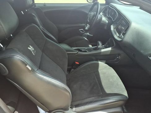Used 2017 Dodge Challenger R/T Scat Pack w/ Leather Interior Group RWD image 10